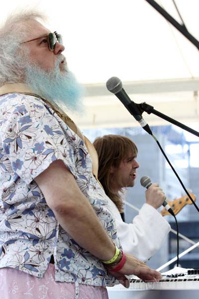 ARIEL PINK'S HAUNTED GRAFFITI AND R. STEVIE MOORE - 2012-05-26 - PARIS - Parc de la Villette - 